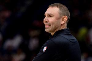 阿德尔曼：防守有很多种方式 其中一种就是得很多分