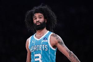 双铁合璧！科比·怀特和格威上半场合计6中0 两人共得到3分