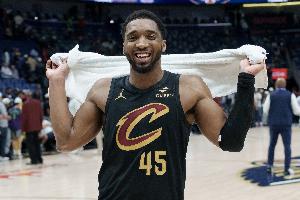 米切尔：这可能是我数据&表现最好的一季 本想得到更多MVP讨论