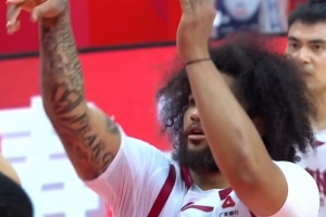 身体真滴壮！戴申·尼克斯迎山西首秀 半场拿7分2板3助&罚球6中2