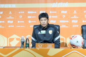 大连鲲城3-2战胜无锡吴钩赛后，主教练张耀坤出席了赛后发布会