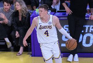 真挚的祝福！祝湖人射手克内克特25岁生日快乐！