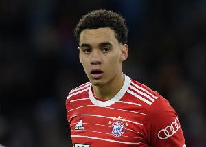 23岁52天，穆西亚拉达成拜仁生涯150场德甲里程碑，队史第二年轻