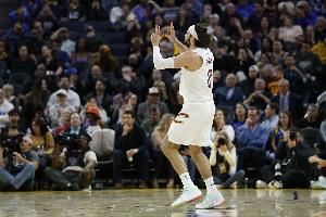 米切尔：斯特鲁斯的努力都是为了这一刻 他用实际行动展示领导力