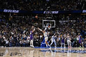 肯纳德：此前几场比赛让我适应了组织者角色 今天只是投得更准了