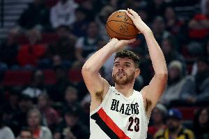 完全被压制！克林根半场出战12分钟 4中1&三分3中0仅拿2分3板