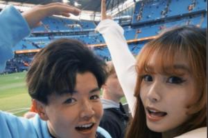 支持曼城徐彬女友晒照，两人现场观看天王山之战曼城vs阿森纳