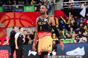 齐发力！首节江苏全队30分 贾尔斯&亨特合砍26分