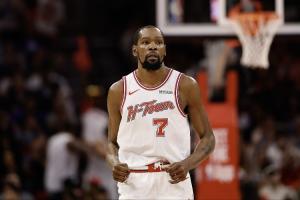 0-1落后！伤病报告：火箭明日客战湖人 杜兰特因右膝挫伤出战成疑