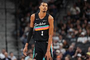 22岁107天！文班亚马成为NBA历史上最年轻的最佳防守球员！