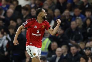 记者：曼联希望库尼亚和约罗能及时恢复，出战布伦特福德