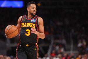 翻过来了！麦科勒姆钻人缝上篮得分 老鹰一波9-0反超尼克斯